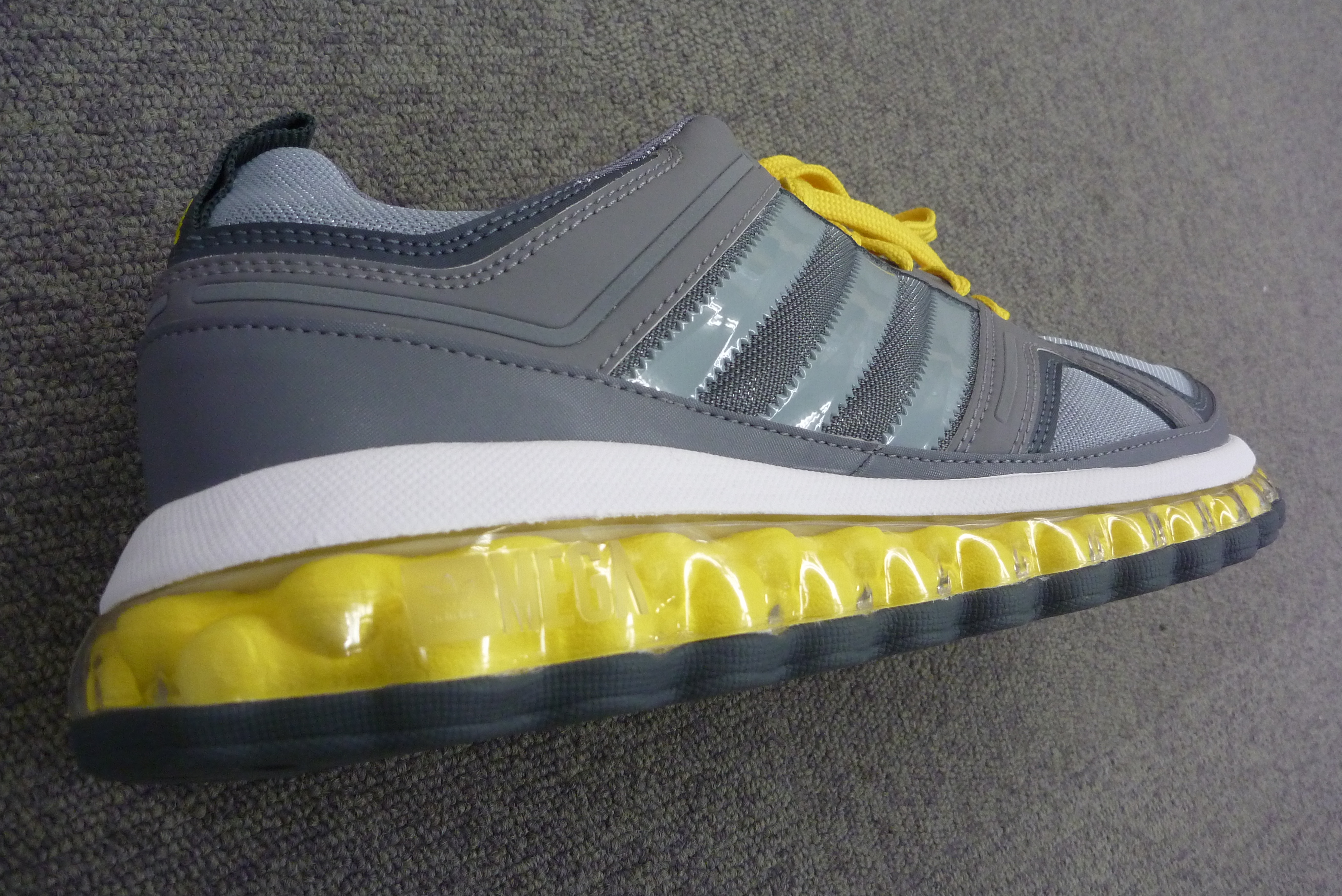 adidas からのプレゼント。 | 菊元俊文.jp