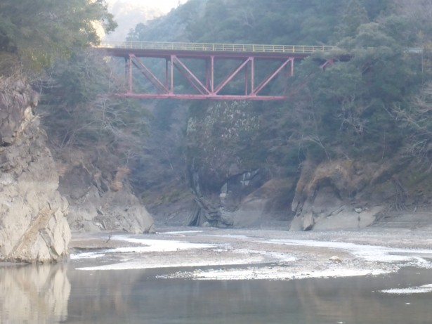 干上がった熊野川